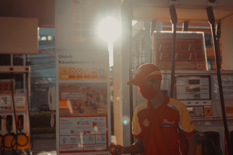 Frentista em posto de combustivel